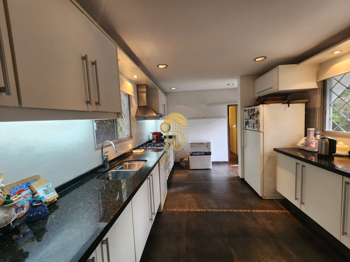 casa en barrio cantegril, un lugar para vivir y soñar -id-268-6