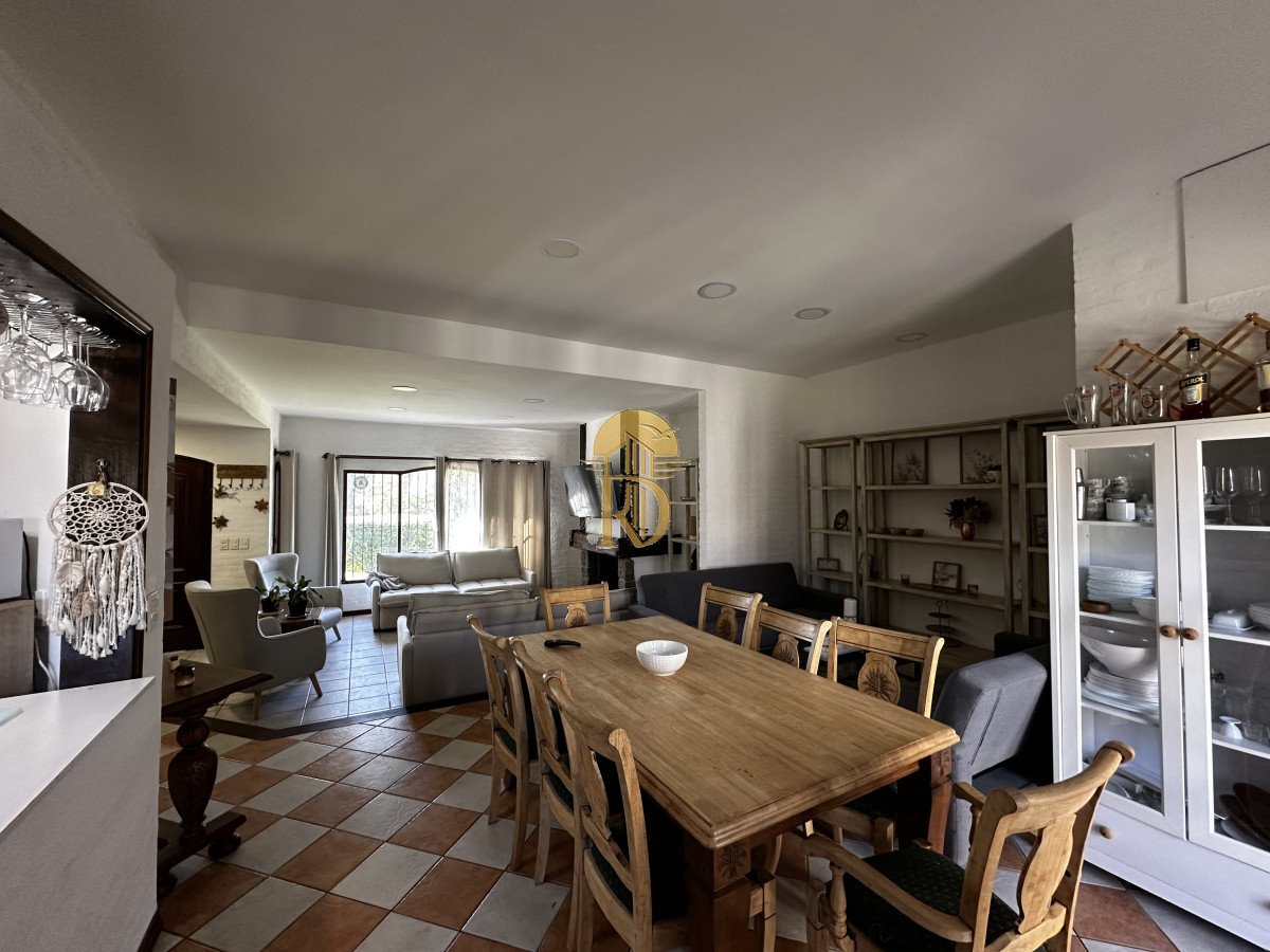 Alquiler Anual  Casa en Barrio Cantegril -id-100-6