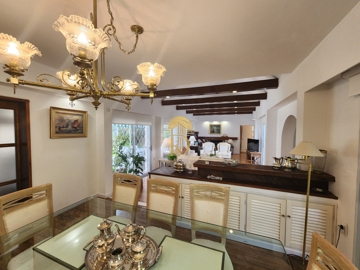 casa en barrio cantegril, un lugar para vivir y soñar -id-268-8