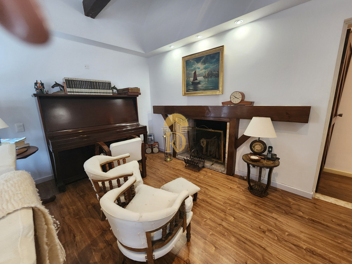 casa en barrio cantegril, un lugar para vivir y soñar -id-268-18