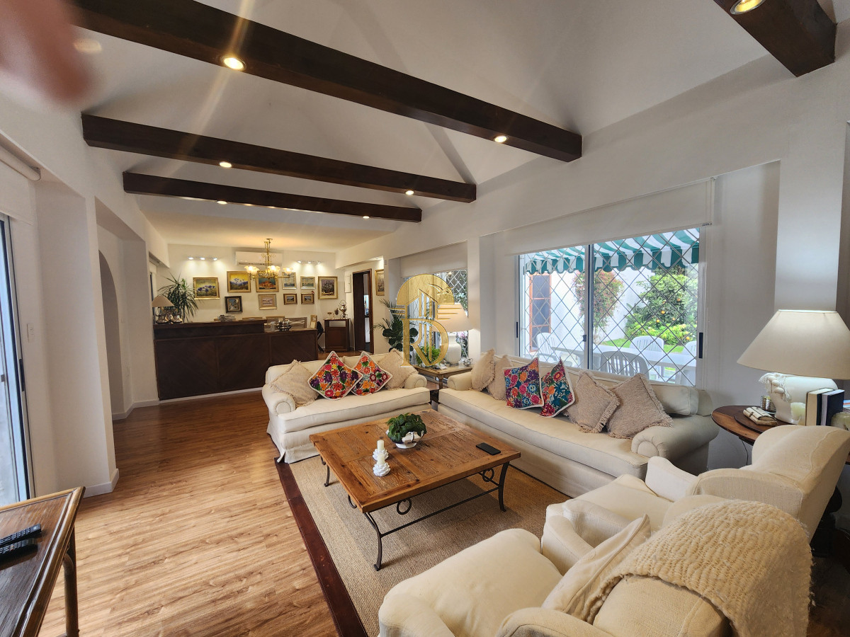 casa en barrio cantegril, un lugar para vivir y soñar -id-268-16