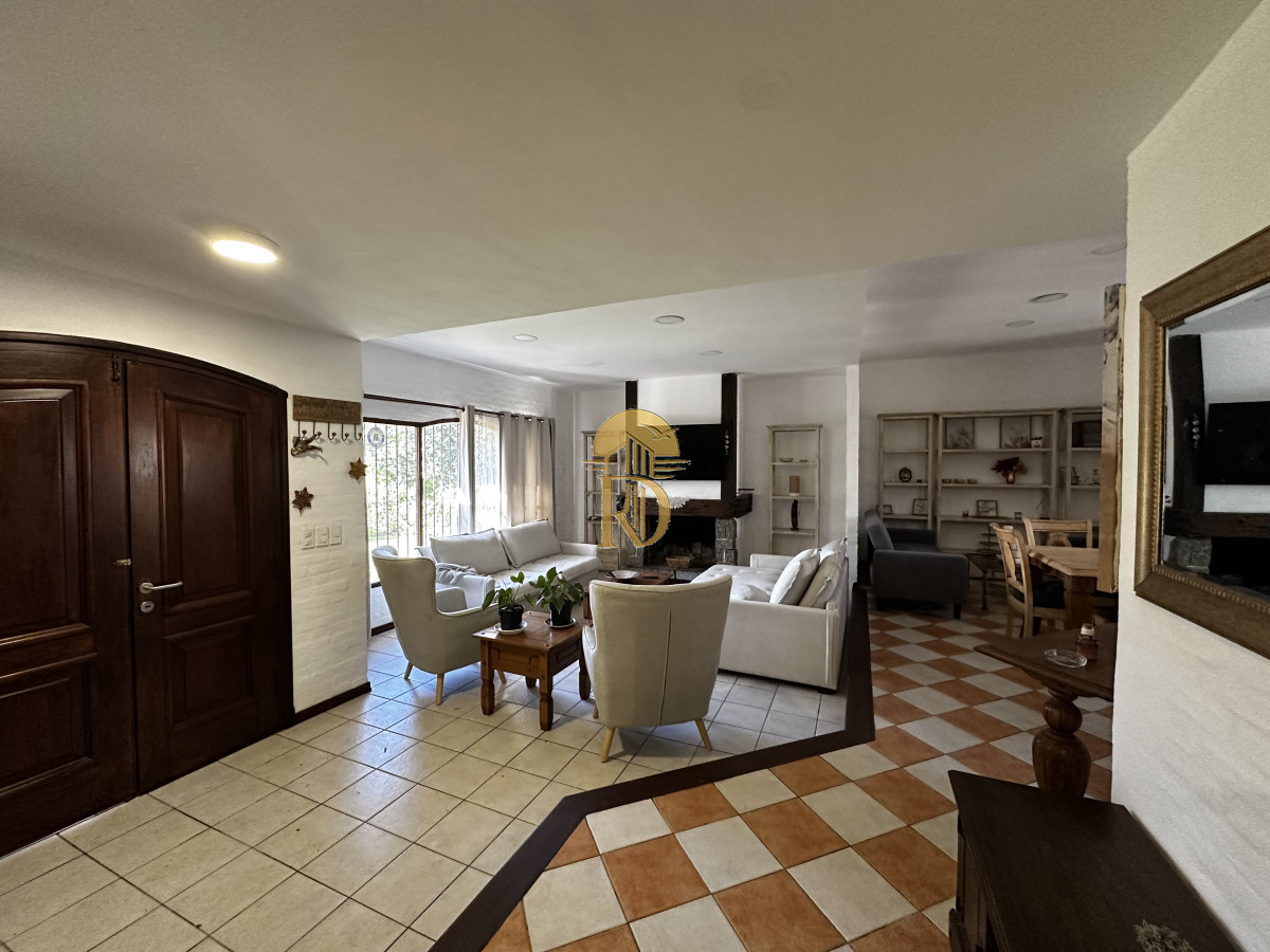 Alquiler Anual  Casa en Barrio Cantegril -id-100-1