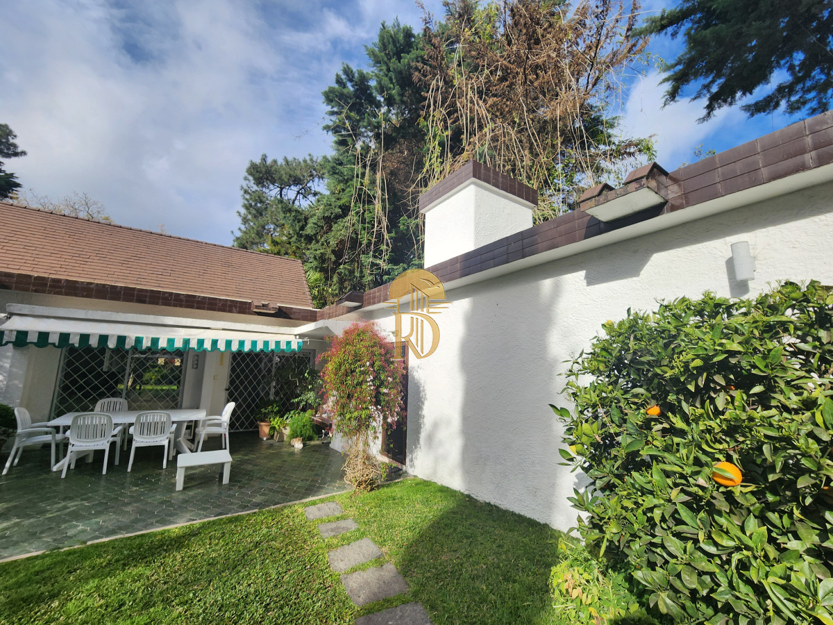 casa en barrio cantegril, un lugar para vivir y soñar -id-268-21