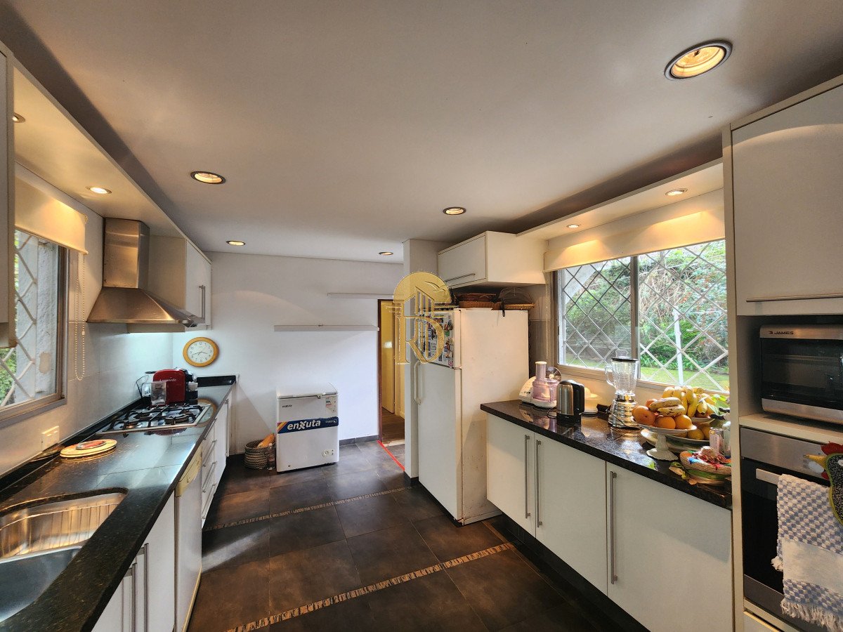 casa en barrio cantegril, un lugar para vivir y soñar -id-268-12