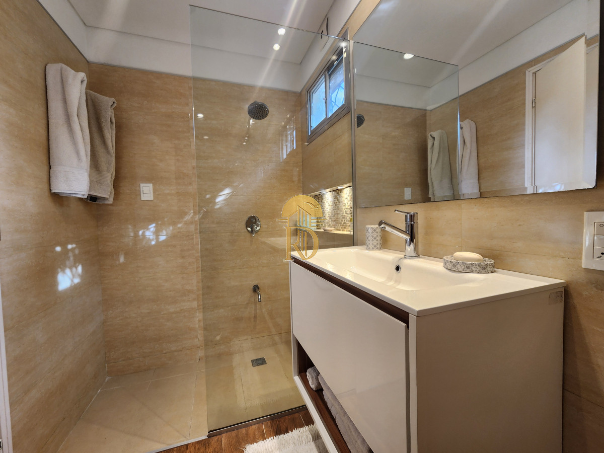 casa en barrio cantegril, un lugar para vivir y soñar -id-268-45