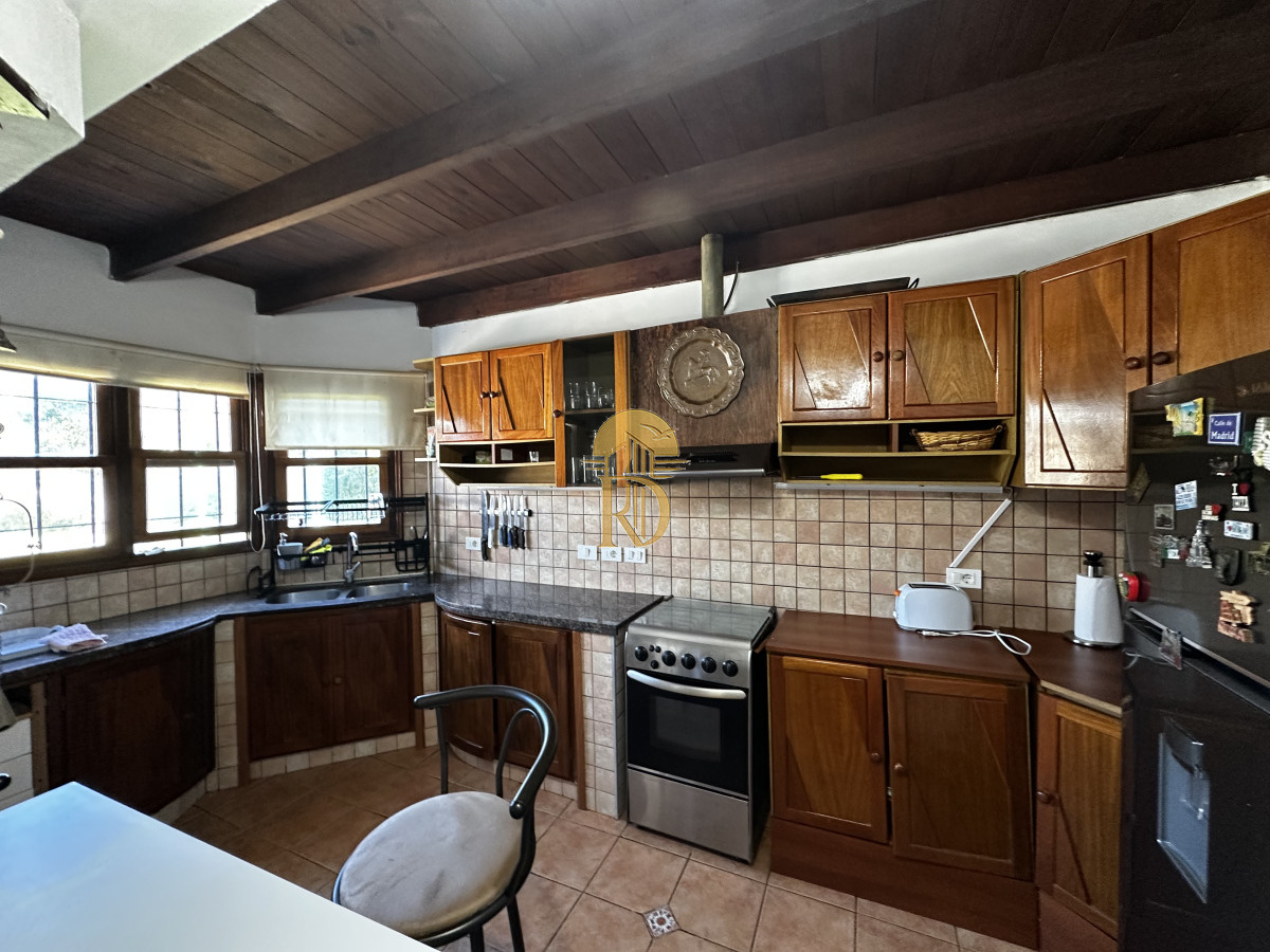 Alquiler Anual  Casa en Barrio Cantegril -id-100-4