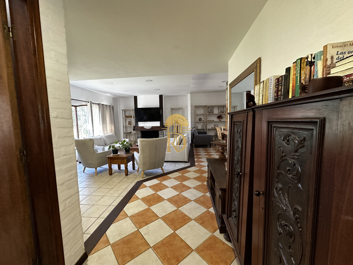 Alquiler Anual  Casa en Barrio Cantegril -id-100-2