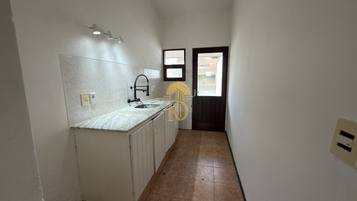 casa en venta bario biarritz -id-1041-16