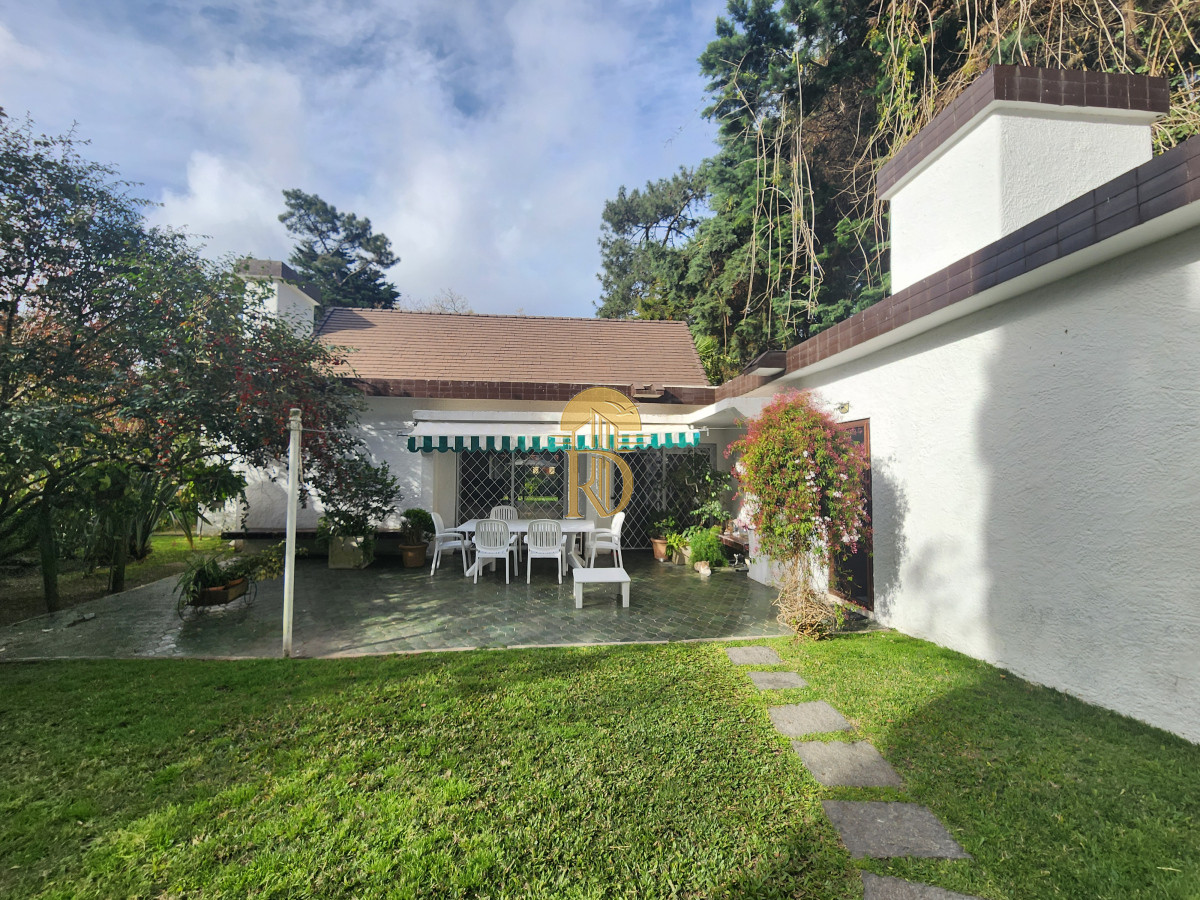 casa en barrio cantegril, un lugar para vivir y soñar -id-268-20