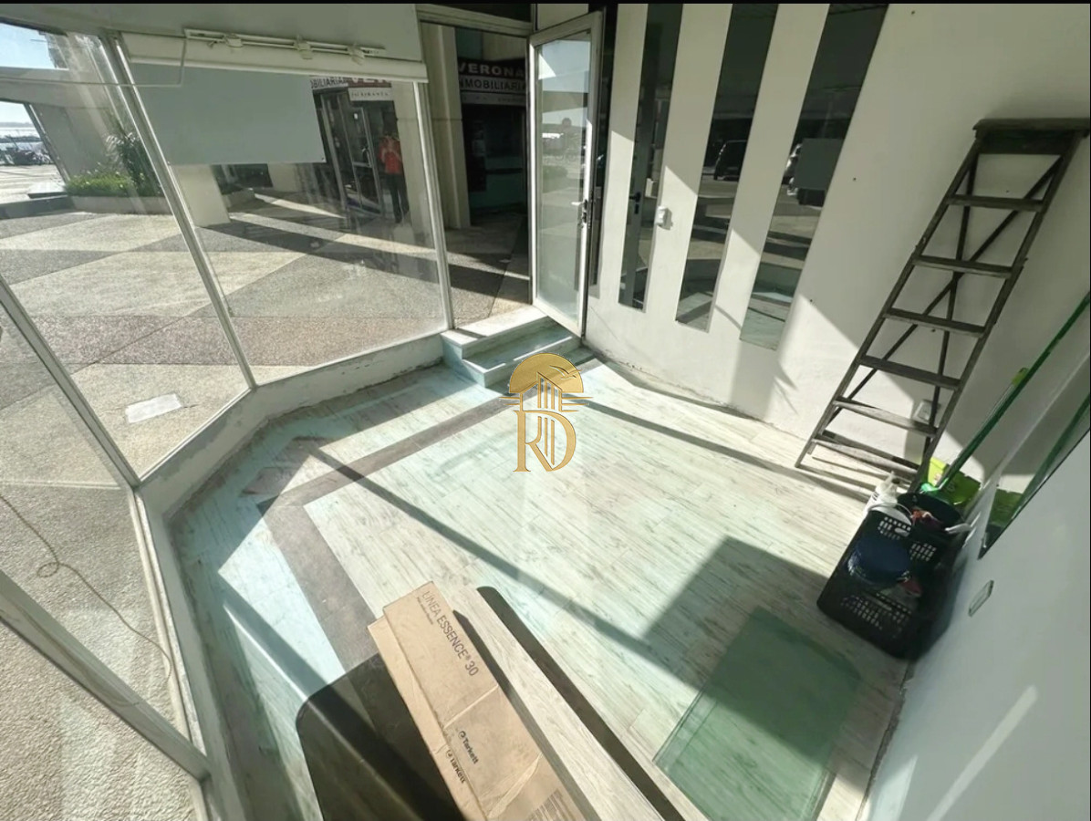 Invertí en Punta del Este: Local Comercial con Gran Potencial -id-560