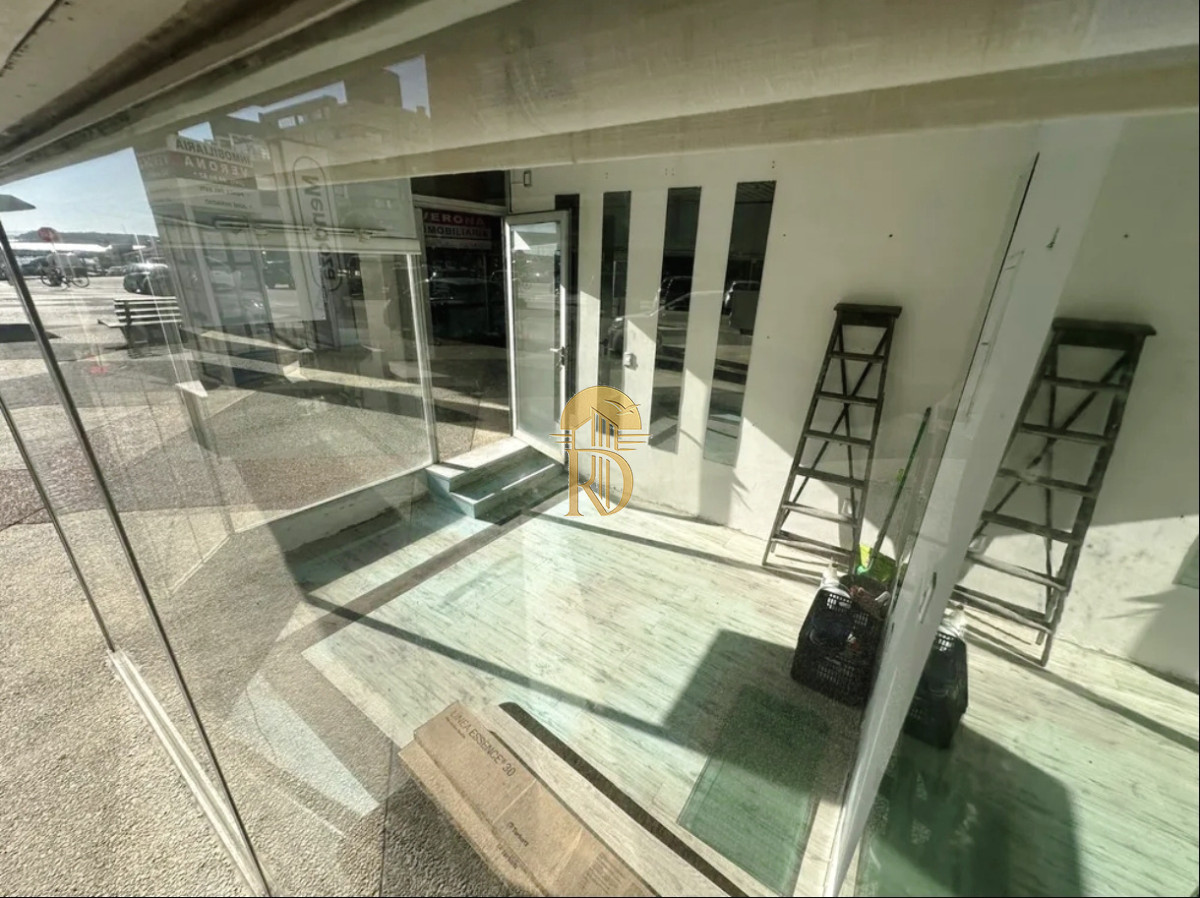 Invertí en Punta del Este: Local Comercial con Gran Potencial -id-560