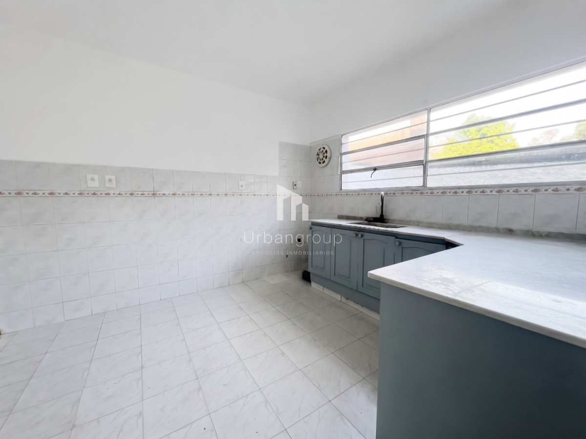 Casa en Alquiler Carrasco Sur a Pasos de la Rambla, 3 Dormitorios, 2 Baños, Patio con Parrillero 4