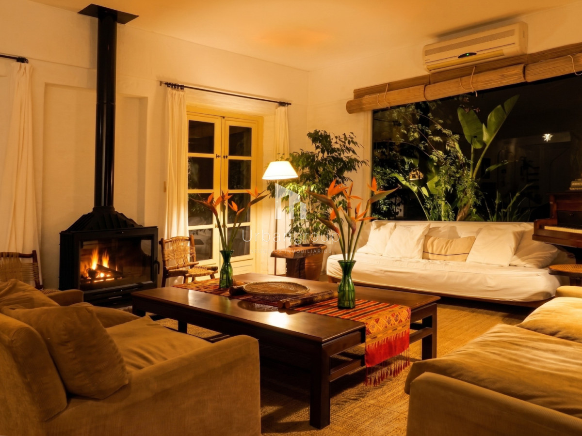 Casa en Venta en el Corazón de La Barra, 4 Dormitorios, 5 Baños 4