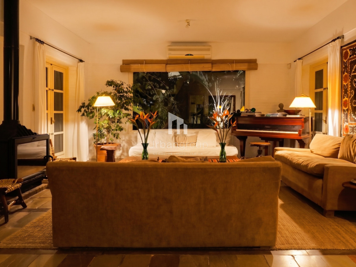 Casa en Venta en el Corazón de La Barra, 4 Dormitorios, 5 Baños 3