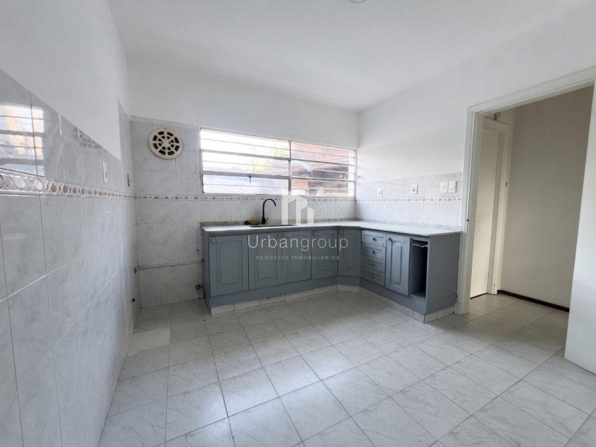 Casa en Alquiler Carrasco Sur a Pasos de la Rambla, 3 Dormitorios, 2 Baños, Patio con Parrillero 5
