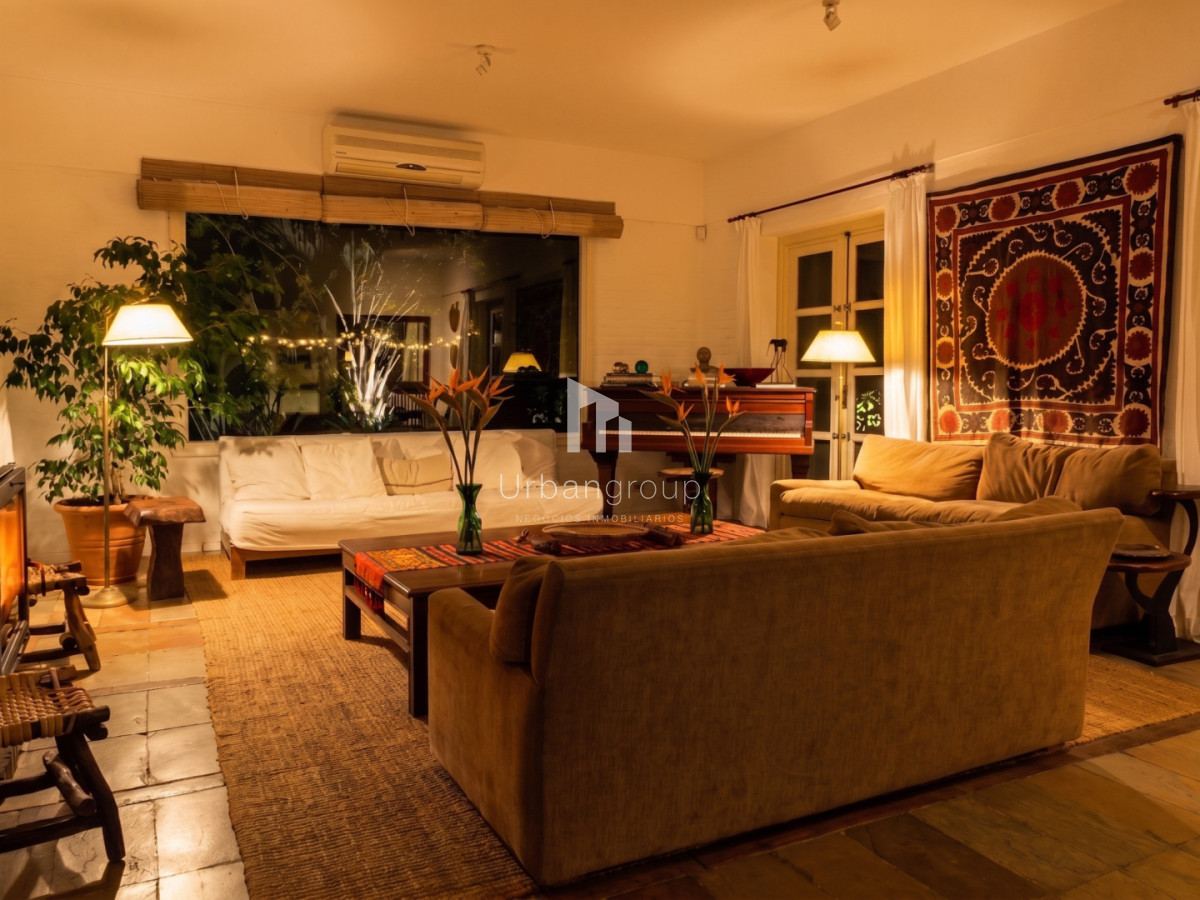 Casa en Venta en el Corazón de La Barra, 4 Dormitorios, 5 Baños 2