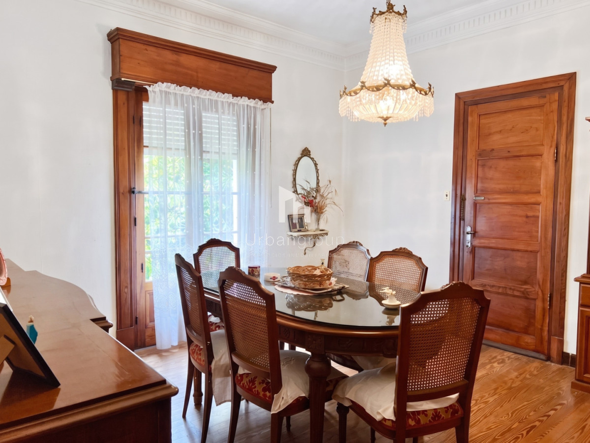 Casa en venta 5 Dormitorios en Carrasco. Av. Bolivia 5