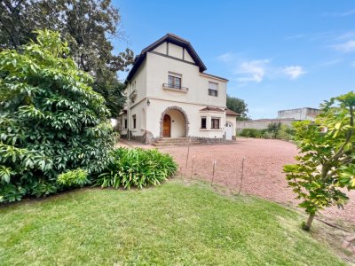 Casa en venta 5 Dormitorios en Carrasco. Av. Bolivia