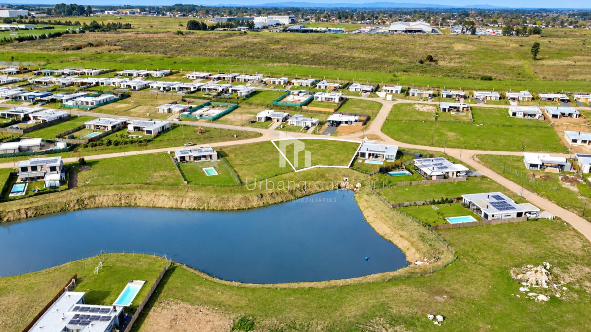 Terreno en Venta Al Lago Barrio Privado La Juana 3
