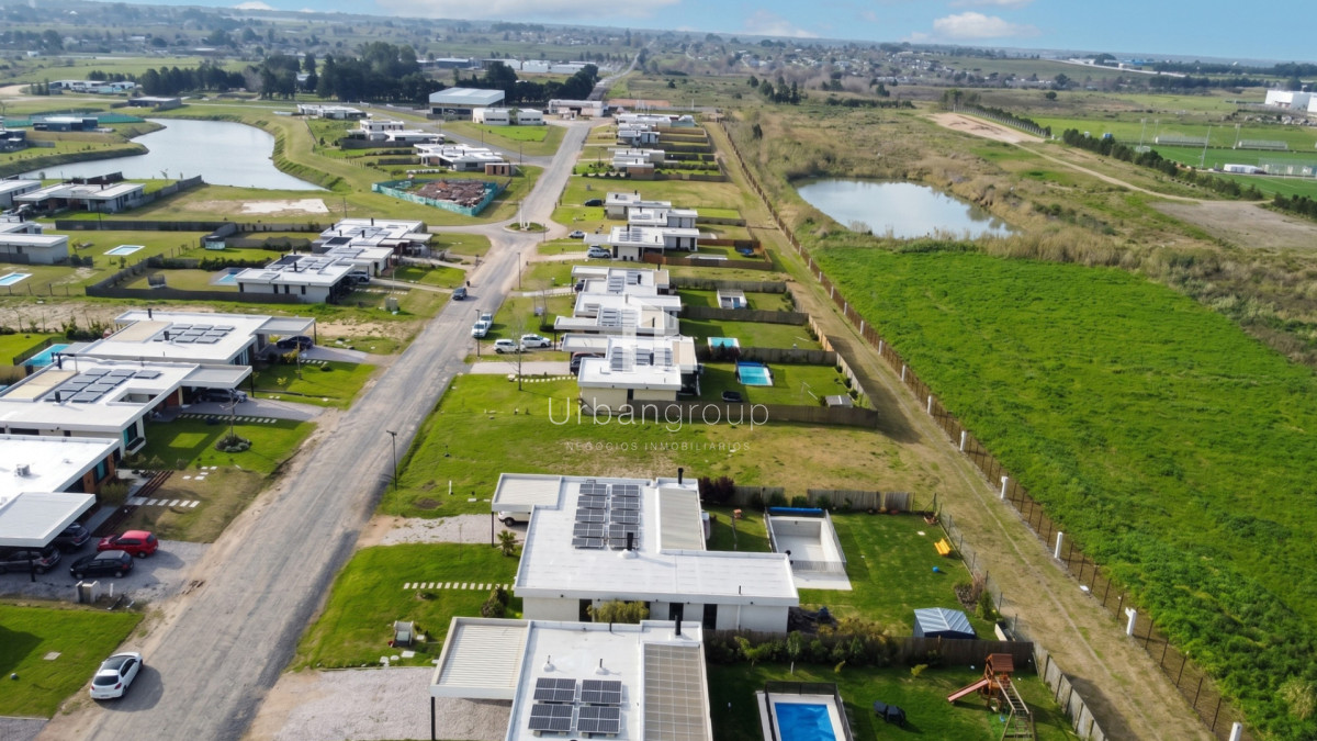 Venta Terreno en Barrio Privado La Juana 4