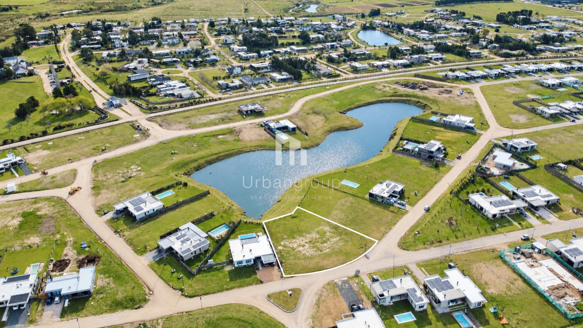 Terreno en Venta Al Lago Barrio Privado La Juana 2