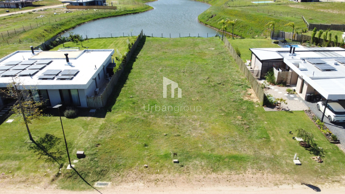 Terreno al Lago en Venta Barrio Privado La Juana 4