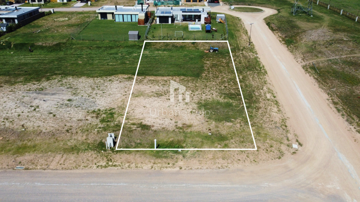 Venta terreno en Barrio Privado La Juana 4