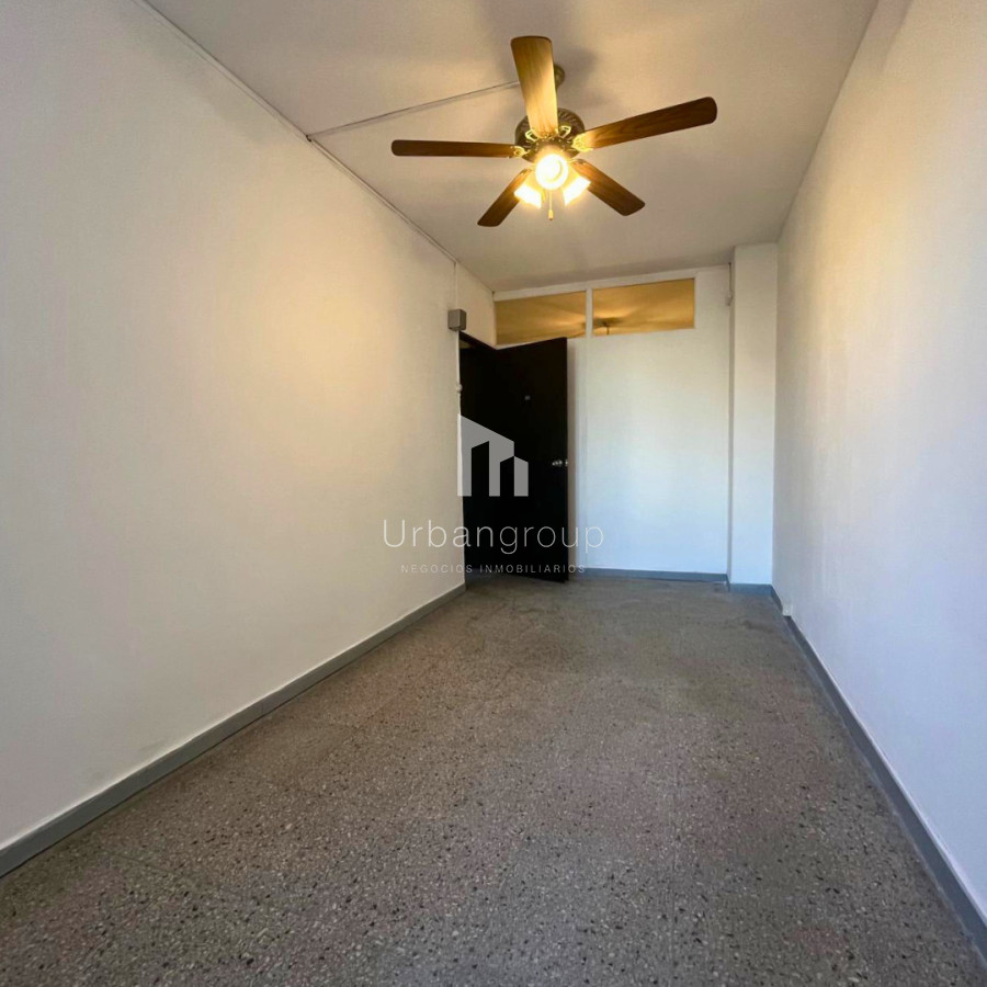 Oficina en Venta Av. 18 de Julio. OPORTUNIDAD DE INVERSIÓN !! 5