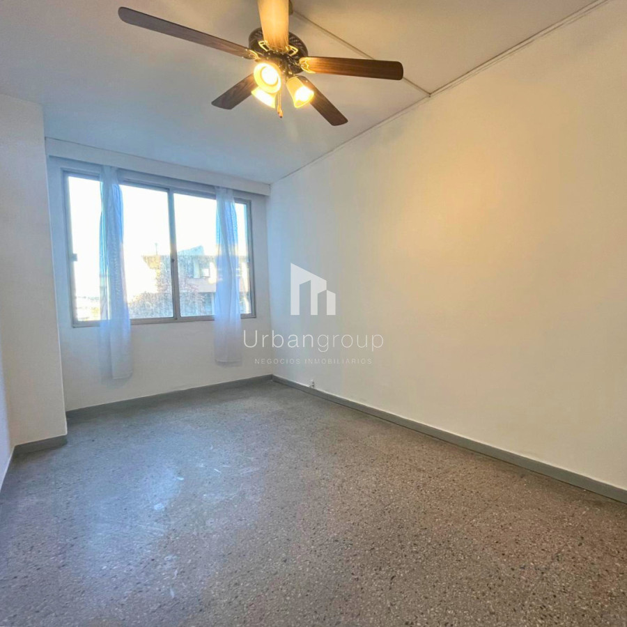 Oficina en Venta Av. 18 de Julio. OPORTUNIDAD DE INVERSIÓN !! 4