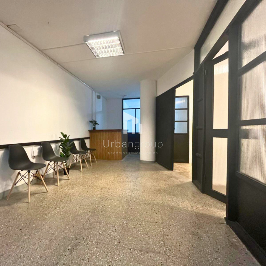 Oficina en Venta Av. 18 de Julio. OPORTUNIDAD DE INVERSIÓN !!