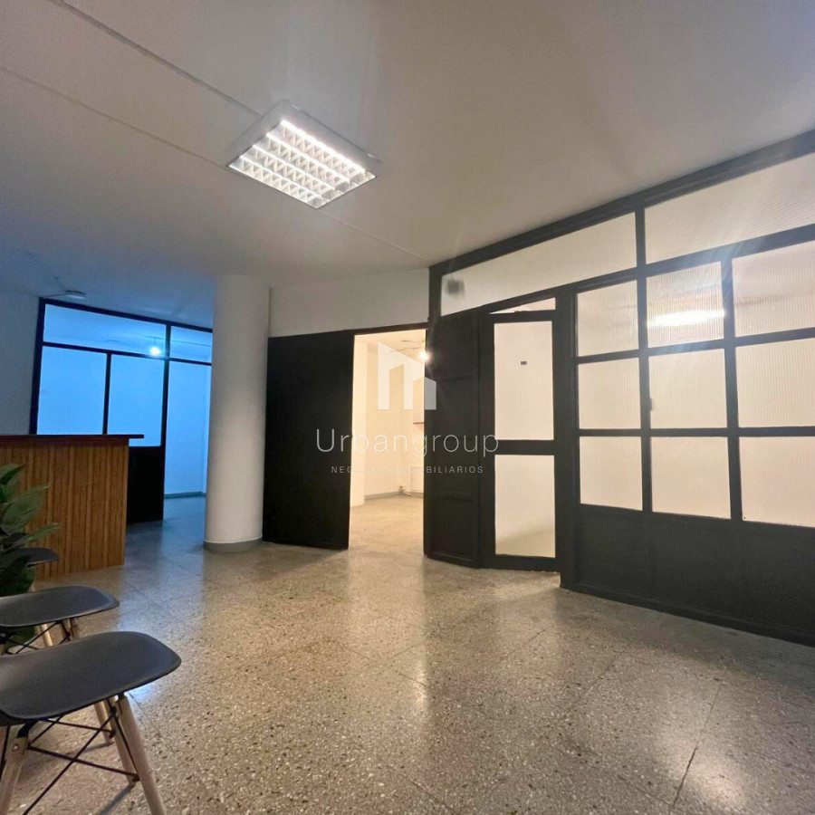 Oficina en Venta Av. 18 de Julio. OPORTUNIDAD DE INVERSIÓN !! 2