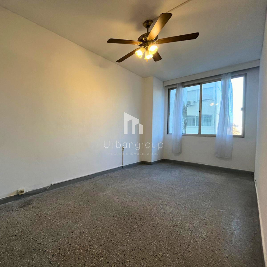 Oficina en Venta Av. 18 de Julio. OPORTUNIDAD DE INVERSIÓN !! 3