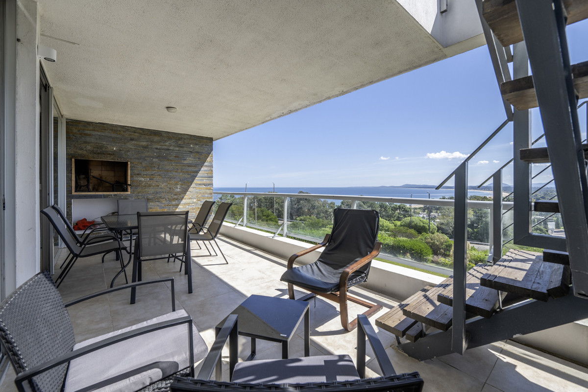 Duplex en venta con parrillero y vista al mar ! 