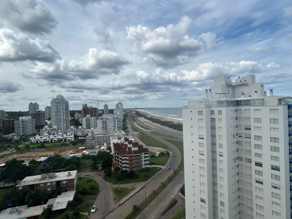 Pent House en playa Brava con parrillero propio