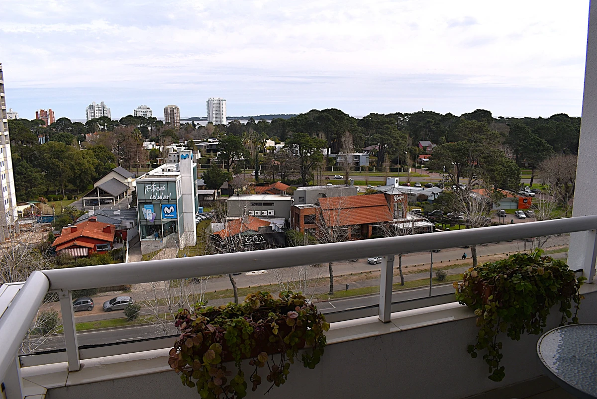 Venta de Apartamento con excelentes vistas, cerca de todos los servicios en Punta del Este