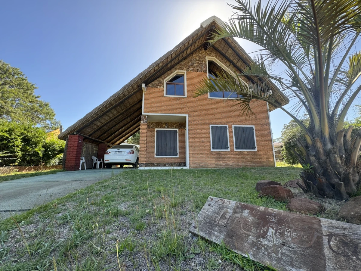 Casa en Barrio Country