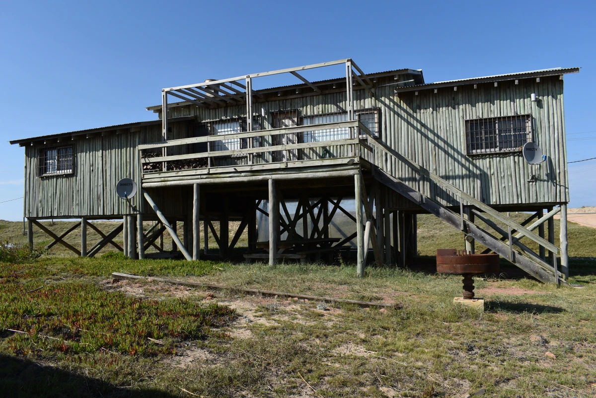 Venta de cálida cabaña en madera en Santa Mónica - José Ignacio - Punta del Este 