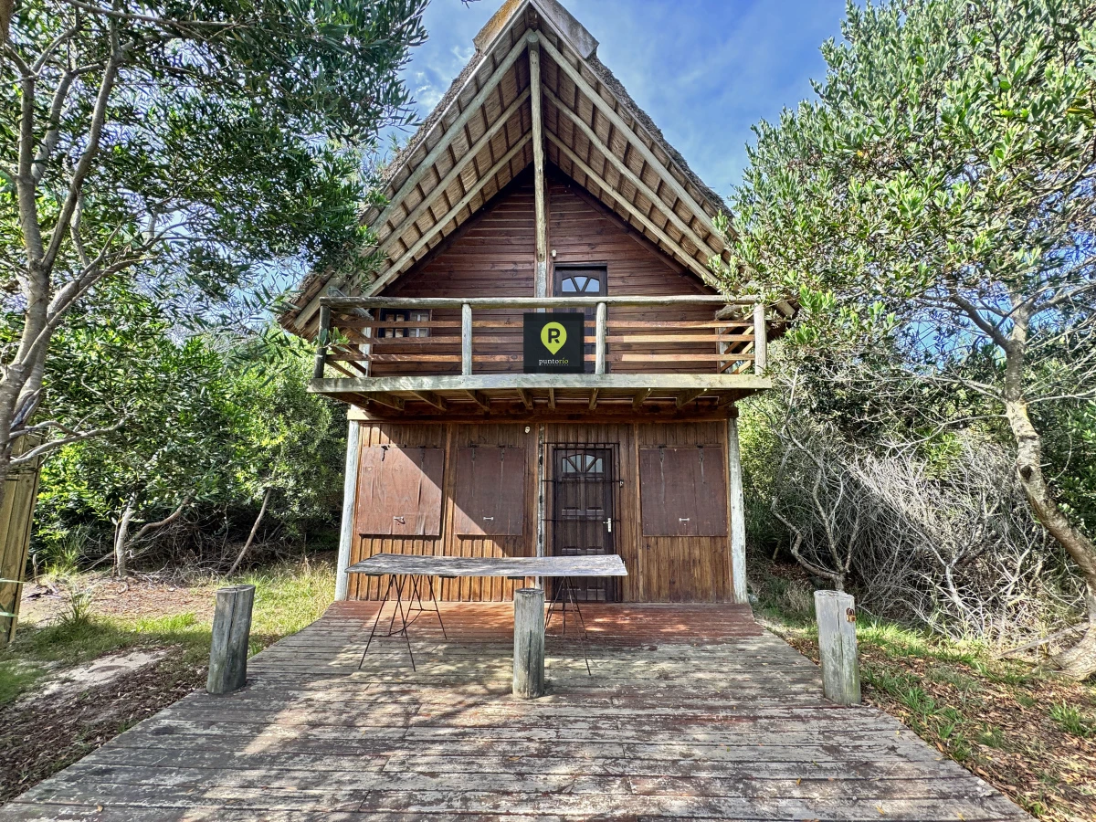 SE VENDE CABAÑA DE MADERA EN PUNTA RUBIA, ROCHA