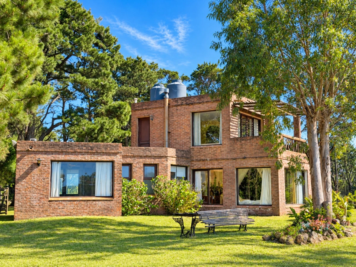 Se vende sólida casa con vistas al mar y al Valle de la Luna - Santa Isabel de La Pedrera