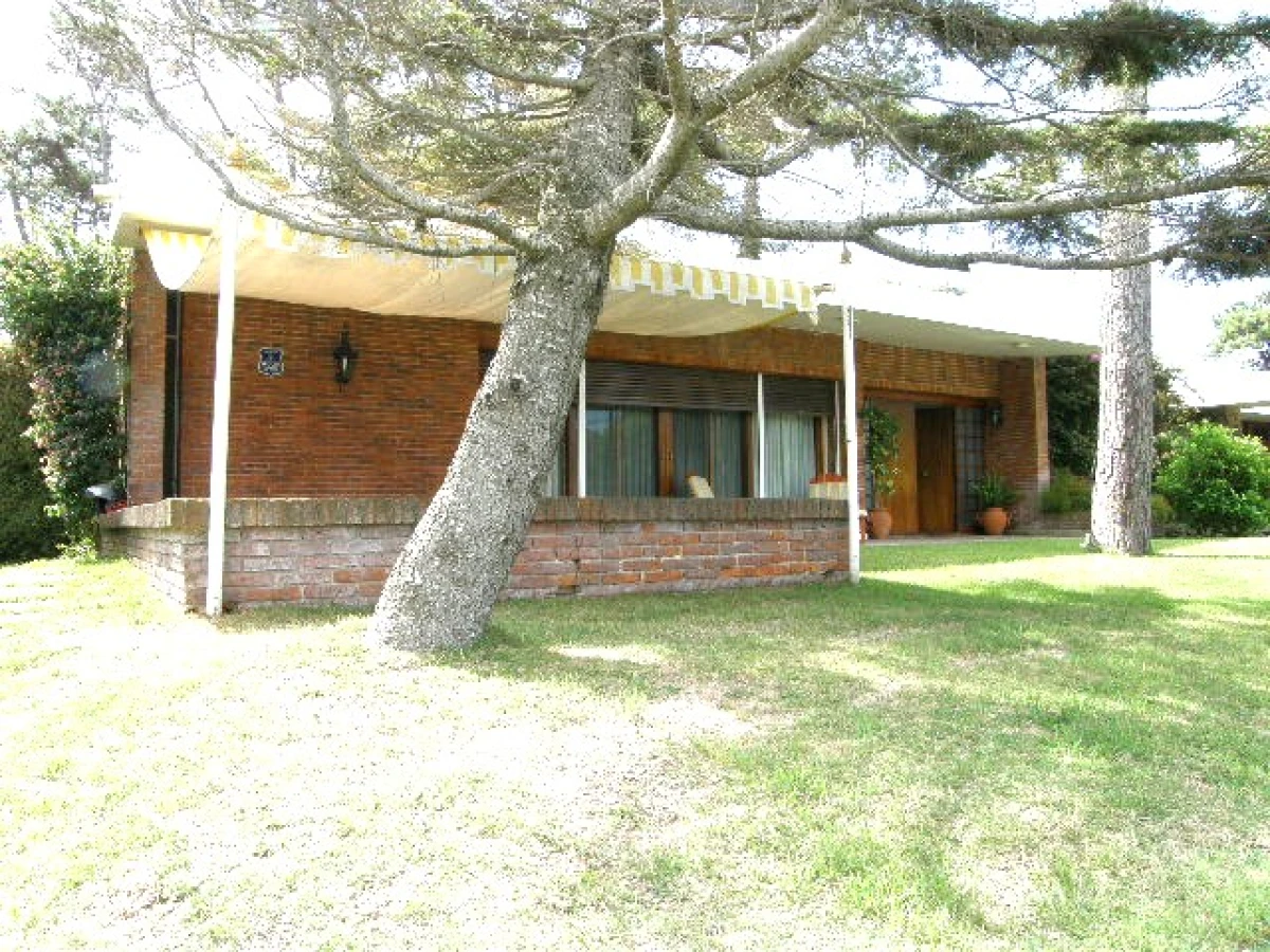 Casa con piscina en excelente ubicación en Punta del Este!!