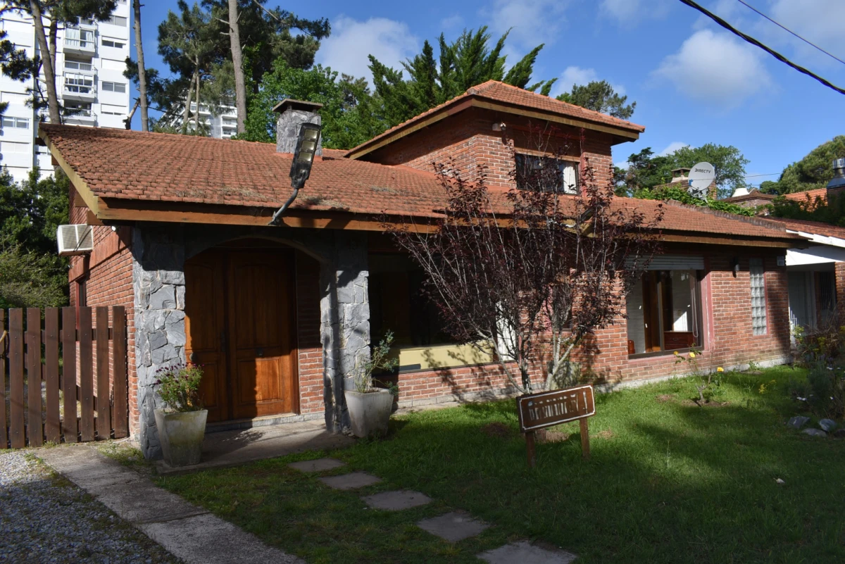 Venta de casa en Punta del este.-