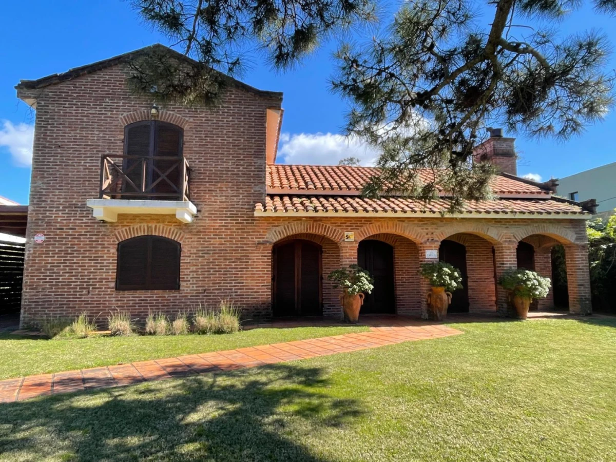 Casa de construcción tradicional cerca del mar en Pinares - Punta del Este