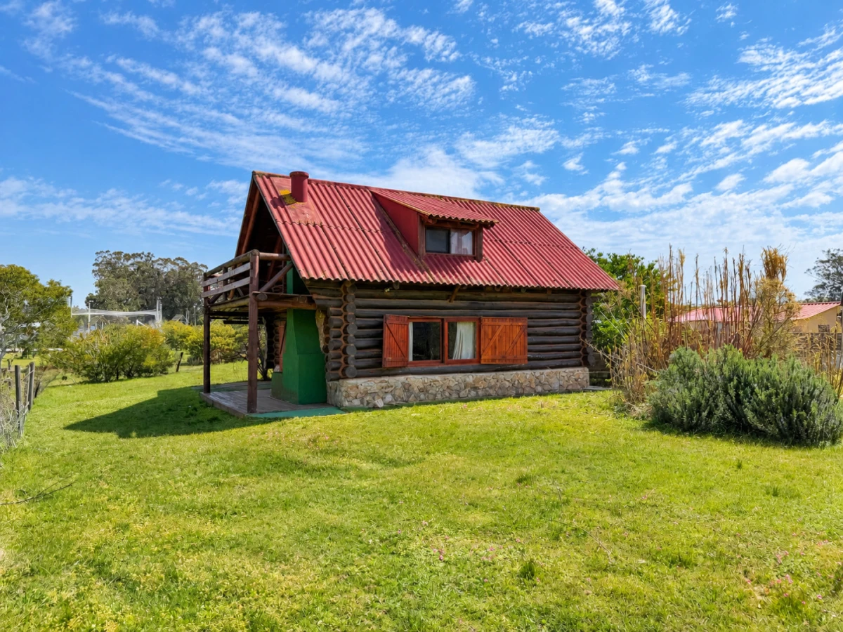 Cabaña de troncos en alquiler y venta – Arachania, La Paloma