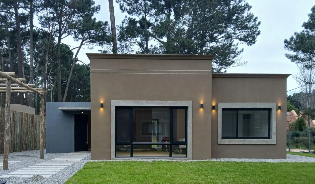 Casa a estrenar en barrio privado - Parque Burnett, Pinares, Punta del Este