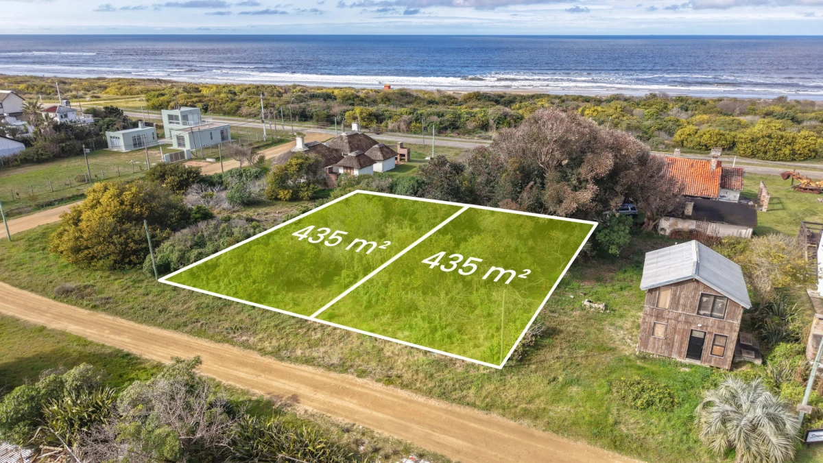 Se Venden 2 Terrenos linderos contrafrente al mar - La Paloma
