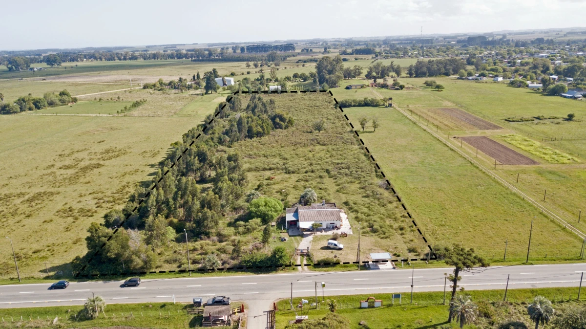 Lote de 27.000 m2 - zona urbana.