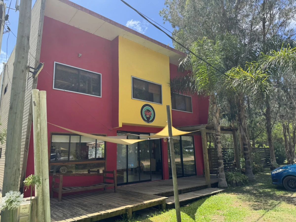 Hostel en venta en La Pedrera con piscina y alto potencial de expansión