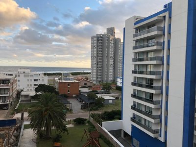 Apartamento en venta, dos dormitorios con vista al mar