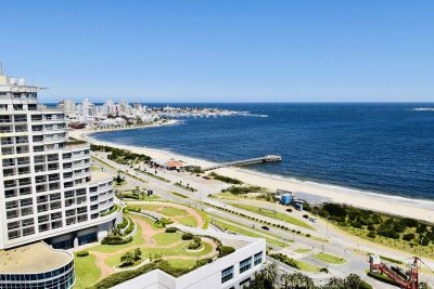  Alquiler temporario de Apartamento 3 DORMITORIOS + DEPENDENCIA en PLAYA MANSA 