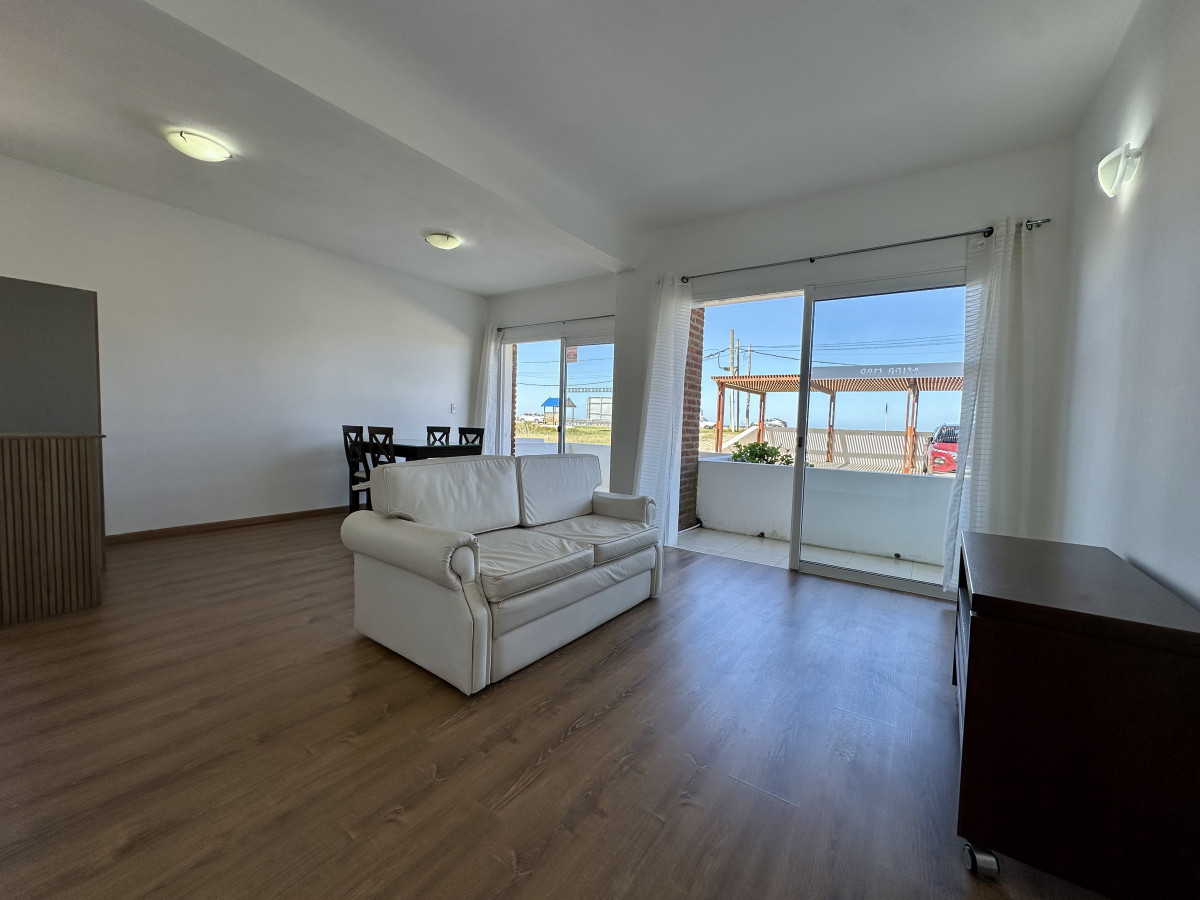 Apartamento en venta 2 Domitorios playa Mansa Primera Linea 